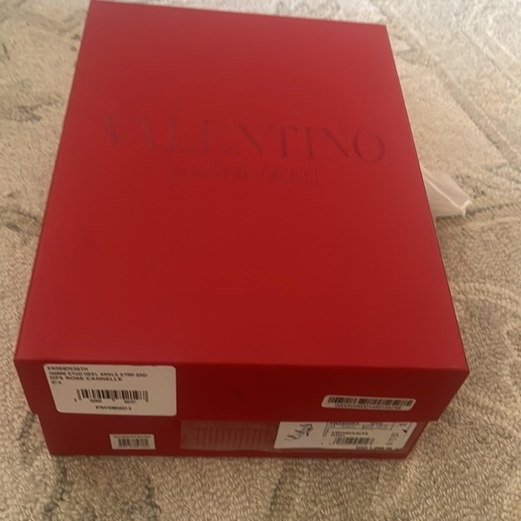 Valentino Garavani Shoes - Picture 7 of 8